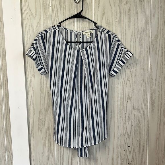 Monteau Blue and white striped shirt. Short sleeve with ties in back - Picture 1 of 7